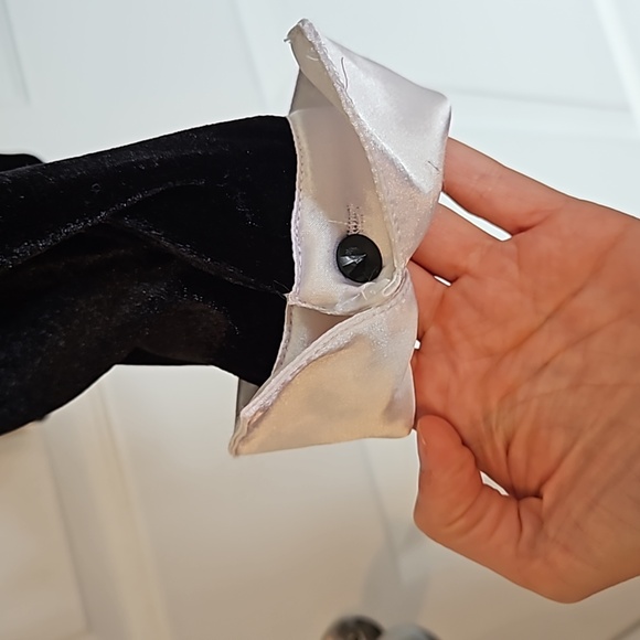 Vintage Alison Daley black velvet ruffle top - Picture 3 of 4